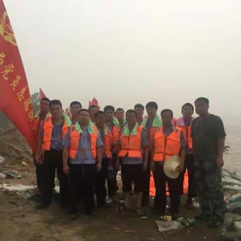 热心商户向沙河市城管监察大队捐赠抗洪防暑物资