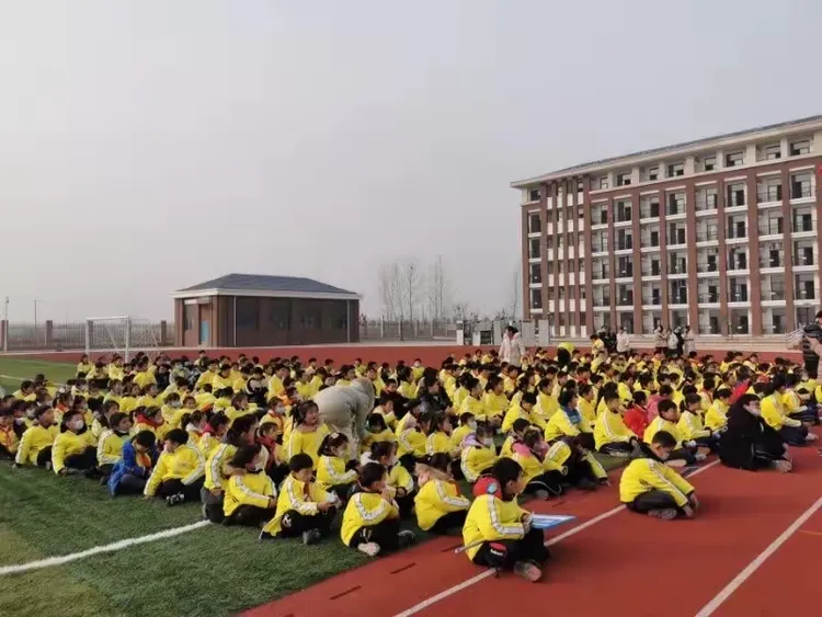 安徽师范大学附属萧县凤翔学校组织开展消防安全疏散应急演练
