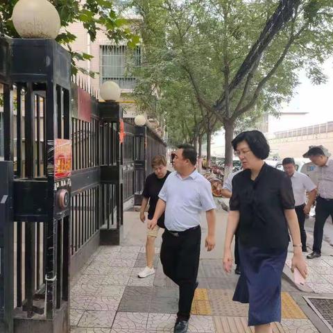 梁晚晴区长等领导视察联合社区公交六公司小区创卫工作