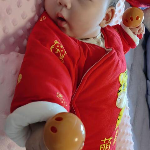 虎妞 王翎胧宝宝于2022年11月24日 感恩节那天：18点在杭州妇保诞生：6斤姑娘