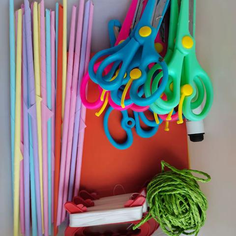 《风筝》（半日活动）——三十里铺镇中心幼儿园中二班