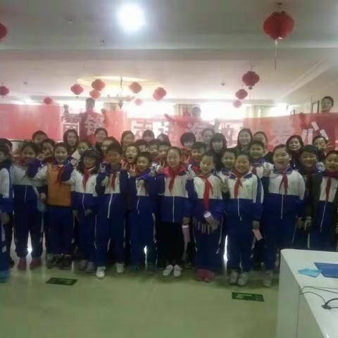 油田一小献爱心，敬老院里笑声多