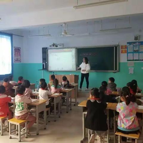 开展教研活动，助力教师成长