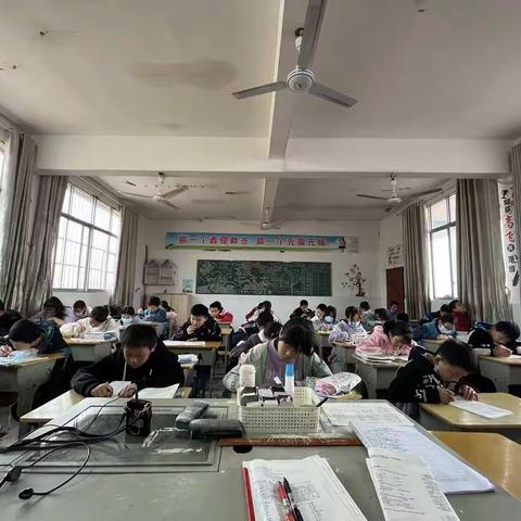 书香浸润心灵，阅读促进成长--江铃希望学校七（6）班读书分享会