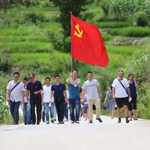 追寻红色足迹学习党的历史——安顺中支机关第一党支部、第三党支部及镇宁县支行党支部联合开展主题党日活