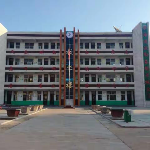 （泌阳王店镇中）—默默的坚守，不变的情怀！