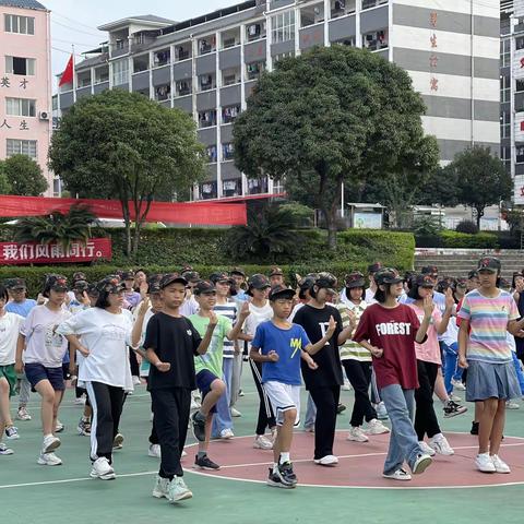 化茧成碟，青春逐梦——永福县实验中学2022秋季学期初一学生军训纪实