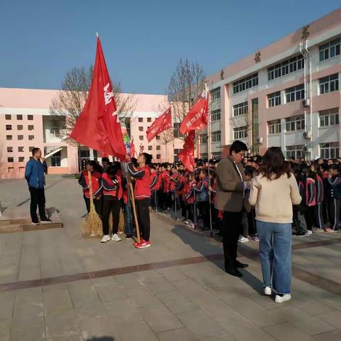 古城小学组织清明祭扫活动