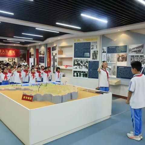 西安高新区第四十四小学在杨明轩事迹纪念馆举行“红领巾爱祖国”新队员入队仪式