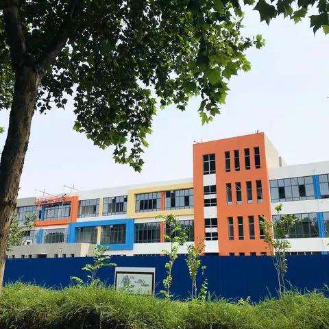 镇直园6月底室内装修完成，假期招生，9月1日开学。