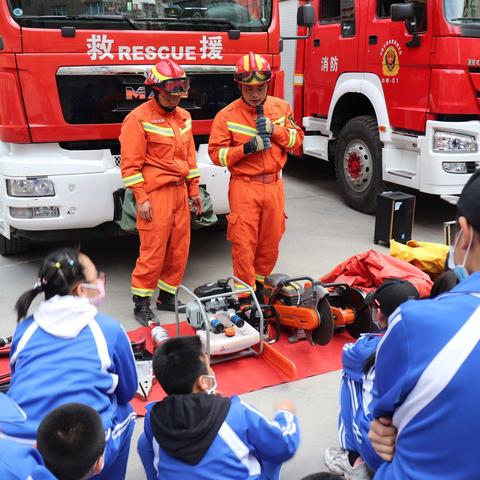 观摩消防演练    提高安全意识——区十一校参加团区委、区消防救援大队开展的消防观摩活动