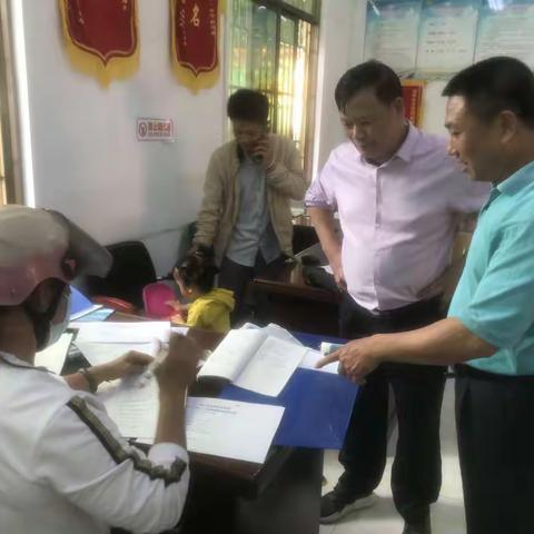 海口市农业农村局李美启副局长考察挺丰村疫情防控工作及美丽乡村建设情况