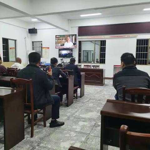 挺丰村集中观看《乡村振兴电视夜校》第3期学习活动