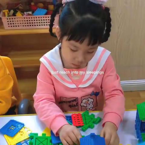 我爱我的幼儿园，幼儿园里欢乐多！