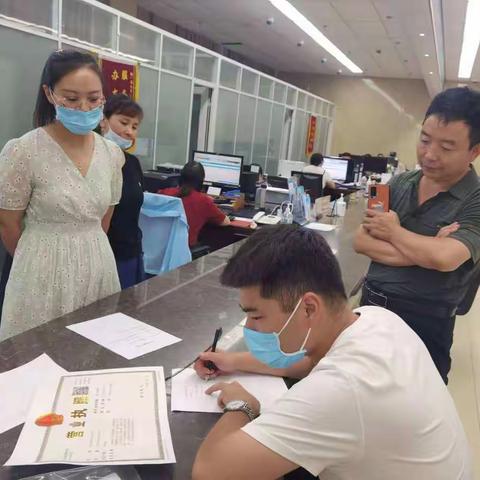 渑池县人社局副局长师宝民开展“走基层，解难题，办实事”活动