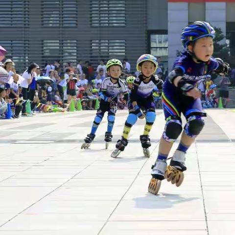 天天向上幼儿园“轮滑班”招生啦