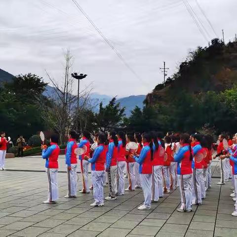 雅安~石棉“老年大学柔力球班”联谊活动