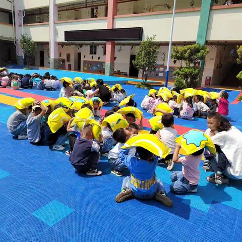 石屏县龙朋镇中心幼儿园地震消防演练