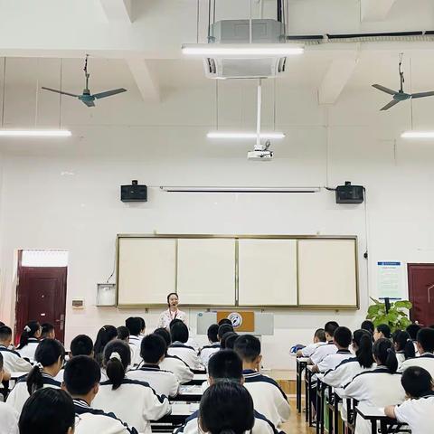 以生为本，以读促学——钦州市第二中学教育集团初中语文教研组教研活动