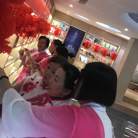 科院老年服务部东旭老年站：油地融合手拉手  共庆元宵乐融融