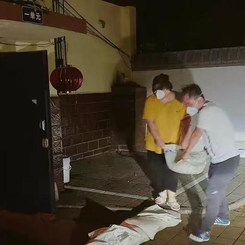 我们的抗疫故事——深夜“守雨人”