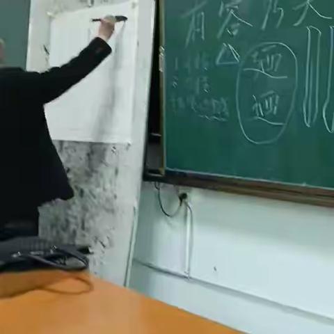 书法二班今天正常上课