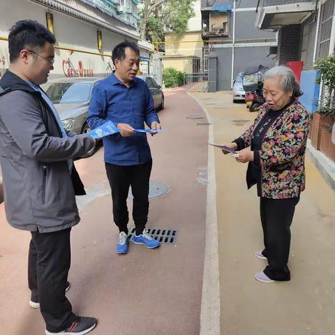 清理社区建筑垃圾 营造干净舒适环境