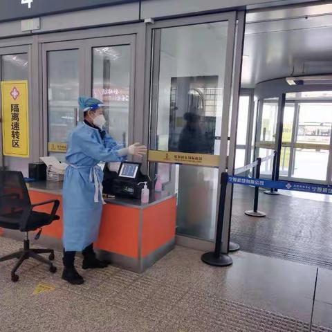 强化服务意识，倡导奉献精神