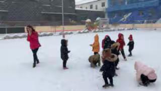 2020年的第一场雪❄️❄️我们要打雪仗、堆雪人☃️喽！