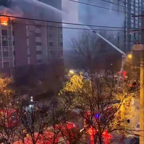 学府城业主朋友们，快过年了，让我们一起动手，让楼道整洁起来！