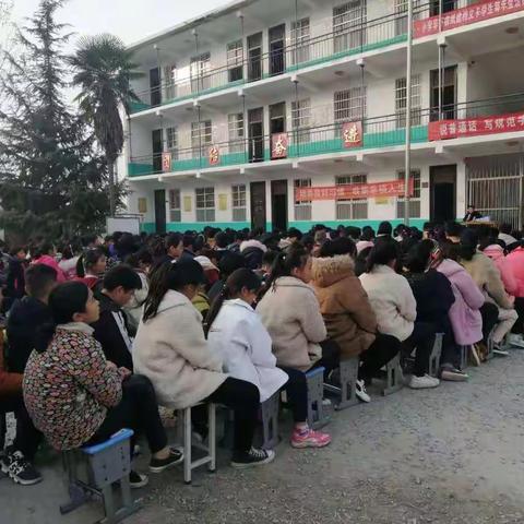 长葛市古桥镇苑店小学召开期中考试表彰大会