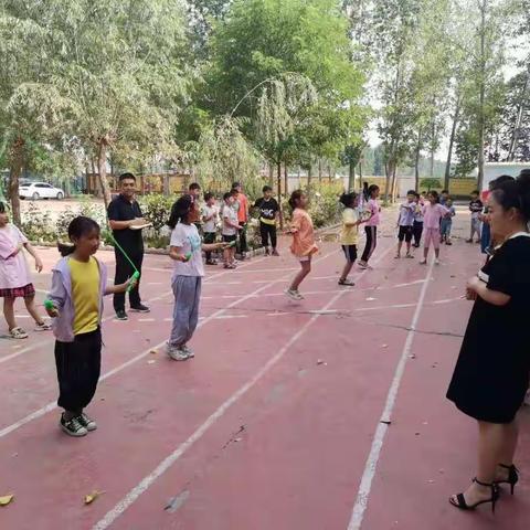 陈桥镇三合头小学“健康路快乐一起来”活动剪影