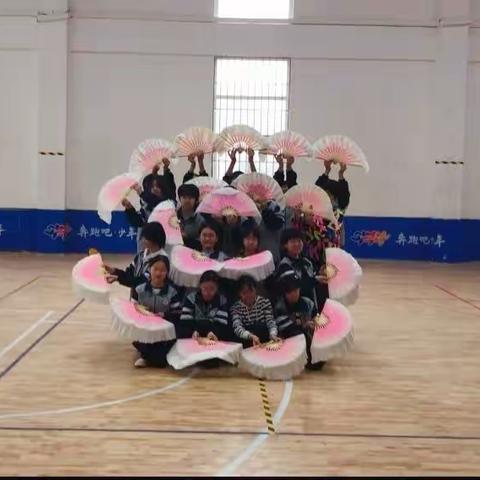 关爱学生幸福成长     艺术教育再展新篇