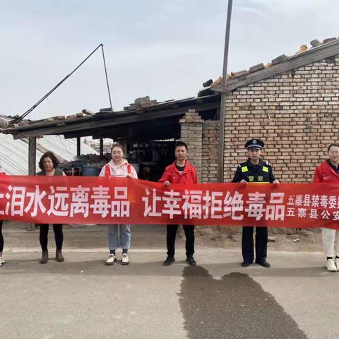 禁毒宣传走进花卉大棚