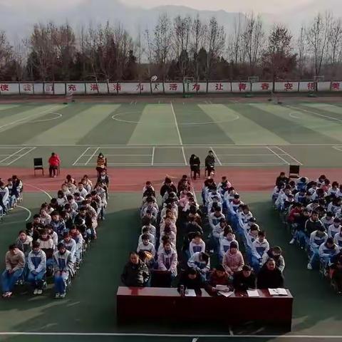 阳光学子，个个正能量。——高新第二十初级中学九年级一模考试总结大会