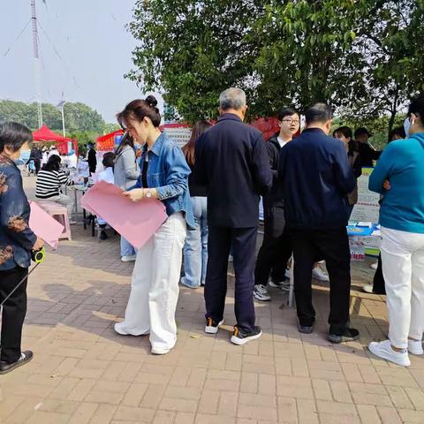 湛河区医疗保障局开展“医保基金监管宣传月”集中宣传活动