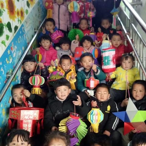 庆元旦亲子做灯笼