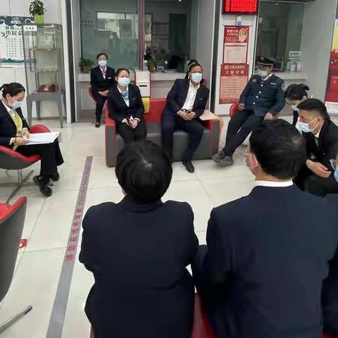 陇西支行营业室利用夕会学习个人服务痛点问题及案和免费小额账户管理费问答