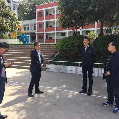 马灌镇人大张主席一行调研黄钦小学学前教育