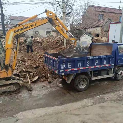 西店村对村内残垣断壁和私搭乱建进行大清理