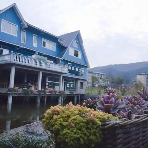 石坝北纬三十度童话小镇