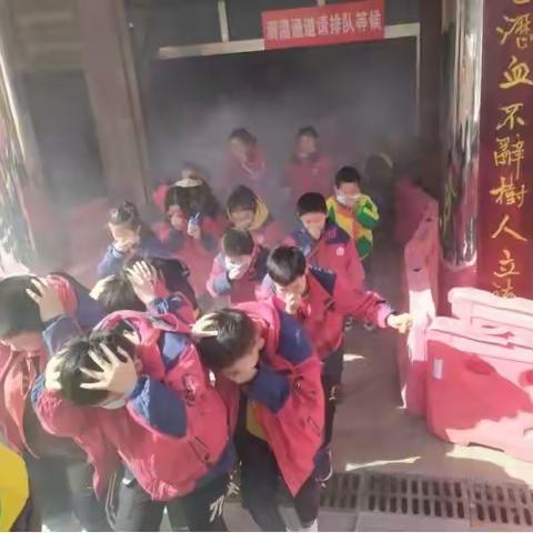 横沟镇小安全疏散消防演练