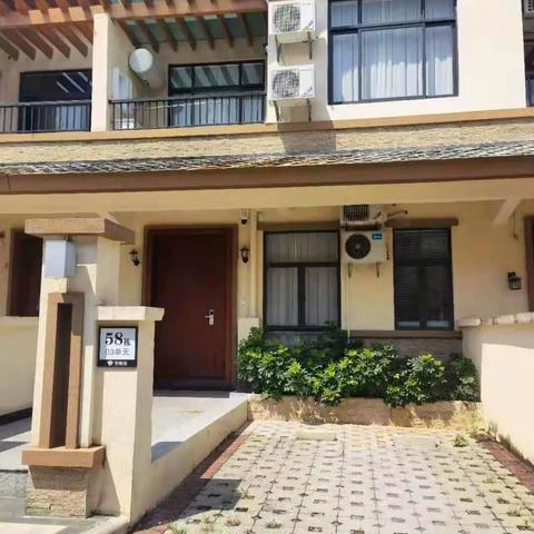 英德宝墩湖连排别墅4室（含私家温泉池、ktv、街霸游戏电动机）