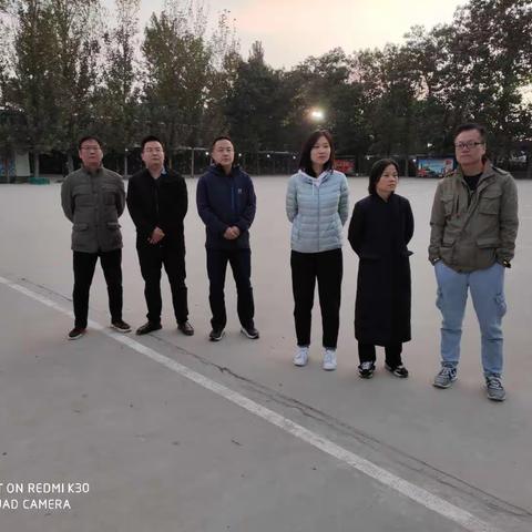 【千锤百炼，爱我中华。】          高二军训第四天