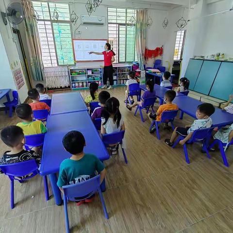 英德市石牯塘镇小博士幼儿园暑假班大班成长记（8.17）