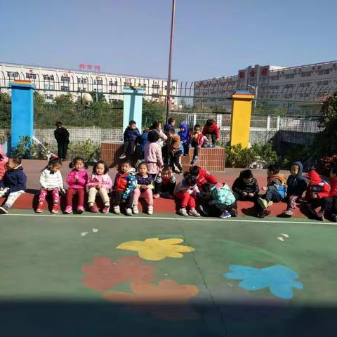 小朋友及老师一个上午情景