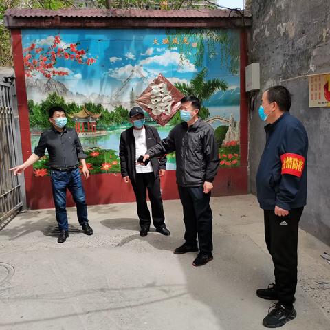 财政局马维健深入所包小区点位查看防疫情况
