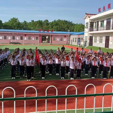 童心向党庆六一          星星火炬代代传