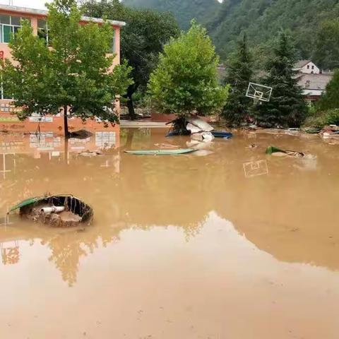 洪水无情人有情     风雨同舟永相济