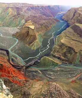 新疆是个好地方之一    上苍漂下五彩雨      （副本）
